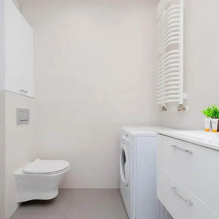 Piekne Studio Z Balkonem Dla 2 Osob W Warszawie By Renters *