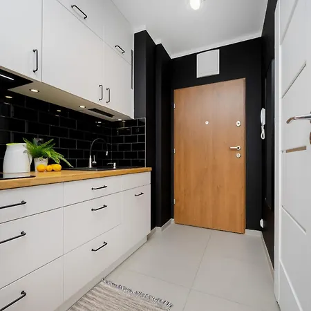 Piekne Studio Z Balkonem Dla 2 Osob W Warszawie By Renters Varsavia