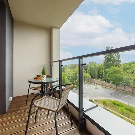 Appartamento Piekne Studio Z Balkonem Dla 2 Osob W Warszawie By Renters